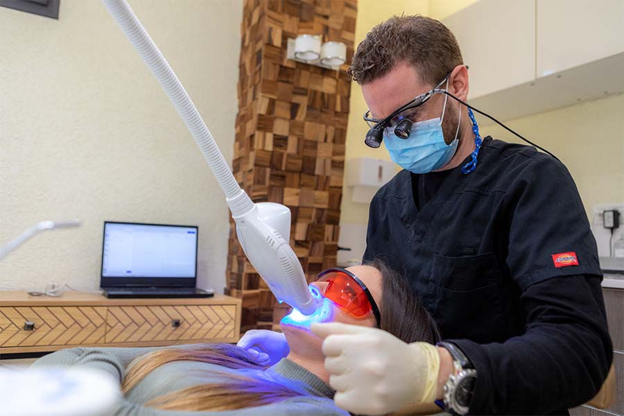 תהליך הבהרת שיניים ללא סיכונים וללא כאבים